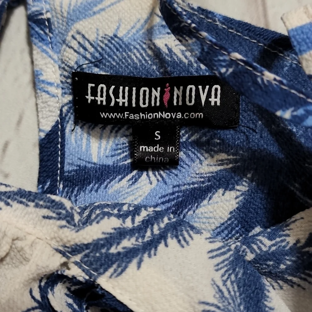FASHION Nova crop top blouse strap sleeveless - Picture 2 of 6